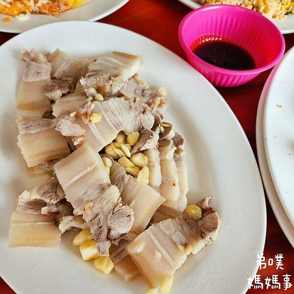 新竹市東區【新竹‧東區】英美食坊│便宜好吃大碗份量夠,有單點、合菜