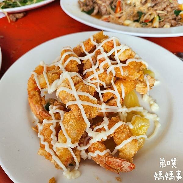 新竹市東區【新竹‧東區】英美食坊│便宜好吃大碗份量夠,可單點、合菜