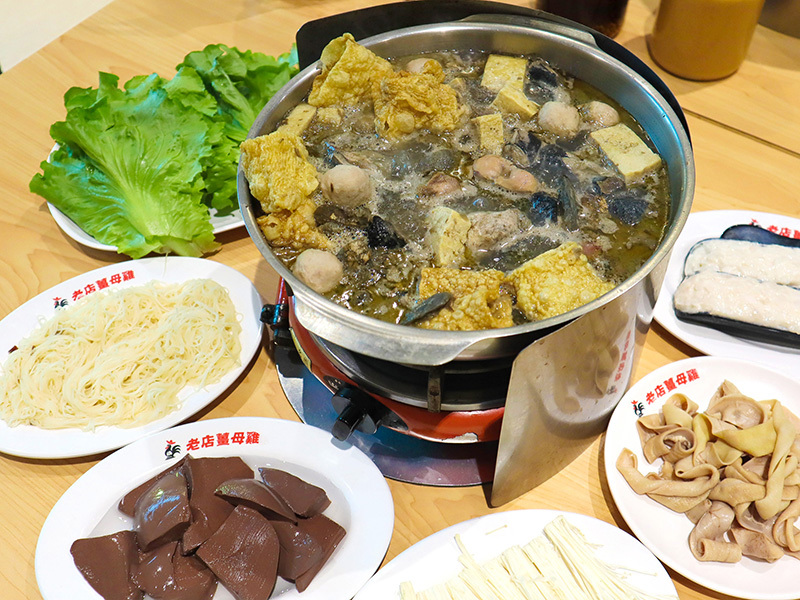 老店薑母雞八德旗艦店,老薑入湯,雞骨熬煮,當天現炒雞肉,溫潤好吃薑母雞/薑母鴨