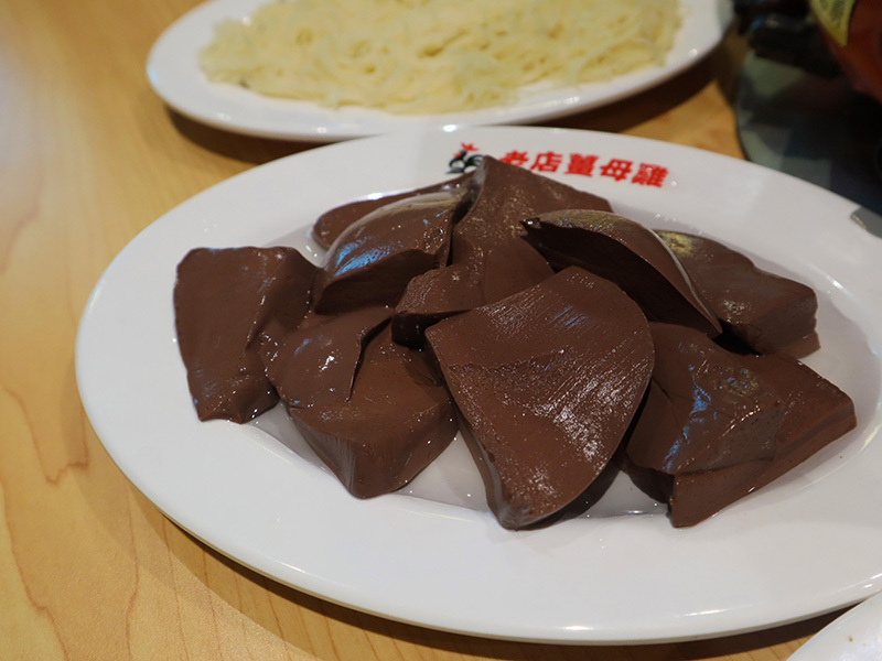 老店薑母雞八德旗艦店,老薑入湯,雞骨熬煮,當天現炒雞肉,溫潤好吃薑母雞/薑母鴨