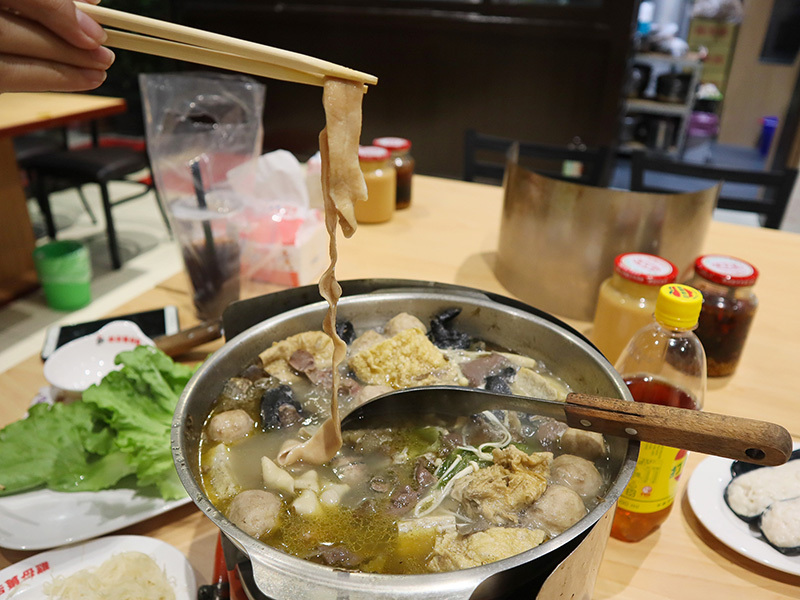 老店薑母雞八德旗艦店,老薑入湯,雞骨熬煮,當天現炒雞肉,溫潤好吃薑母雞/薑母鴨