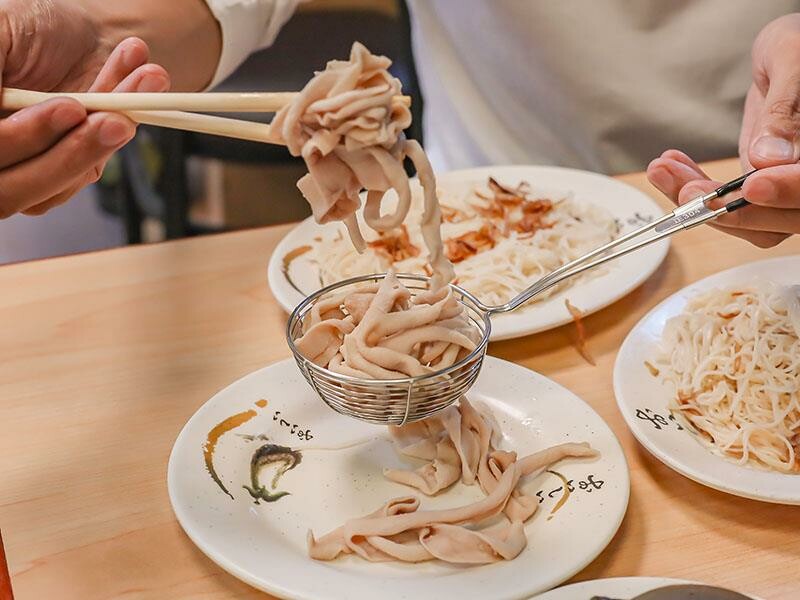 立冬進補首選，新竹薑母雞烏骨雞暖心又暖胃。