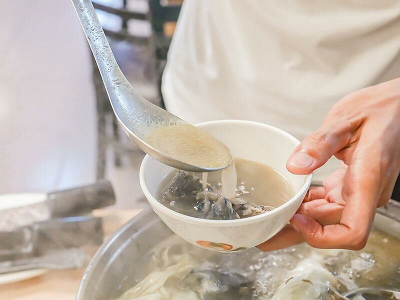 立冬進補首選，新竹薑母雞烏骨雞暖心又暖胃。