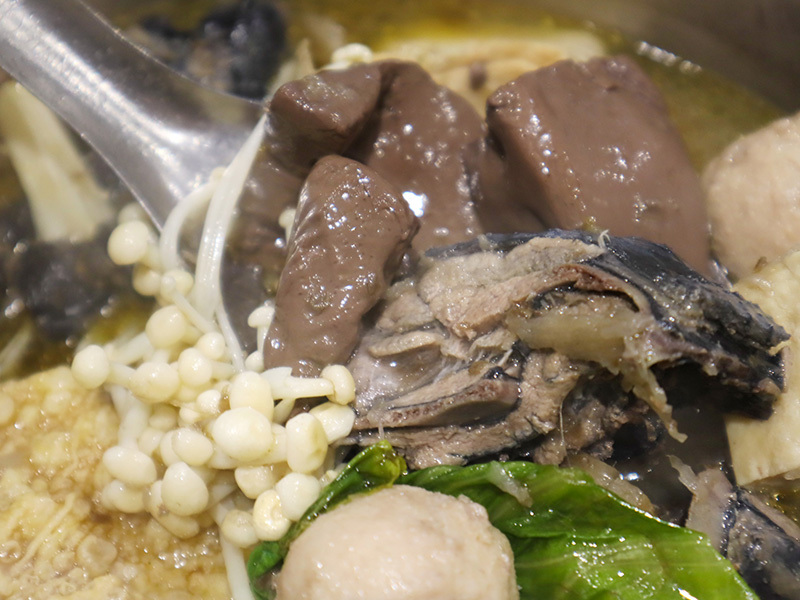 老店薑母雞八德旗艦店,老薑入湯,雞骨熬煮,當天現炒雞肉,溫潤好吃薑母雞/薑母鴨