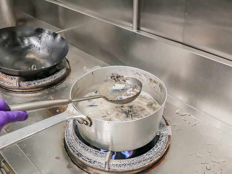 立冬進補首選，新竹薑母雞烏骨雞暖心又暖胃。