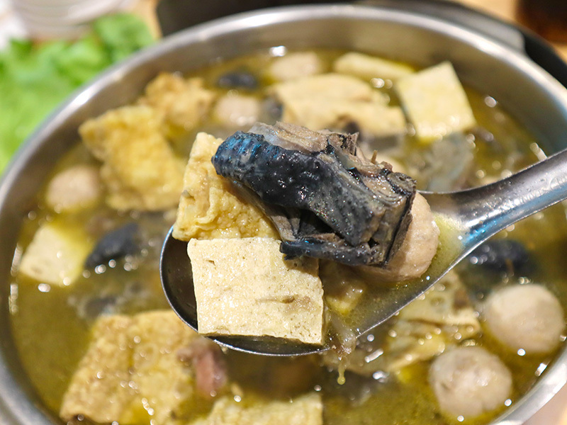 老店薑母雞八德旗艦店,老薑入湯,雞骨熬煮,當天現炒雞肉,溫潤好吃薑母雞/薑母鴨