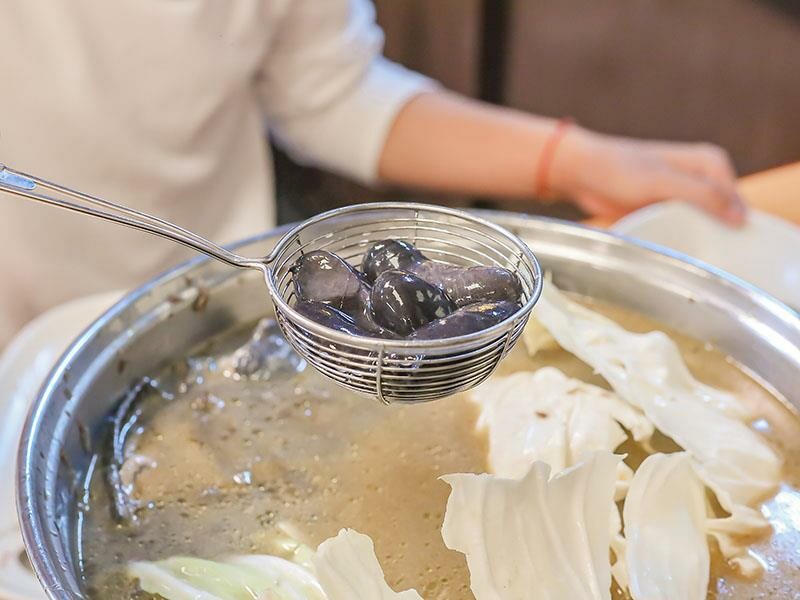 立冬進補首選，新竹薑母雞烏骨雞暖心又暖胃。