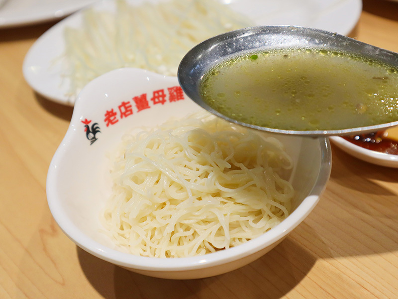 老店薑母雞八德旗艦店,老薑入湯,雞骨熬煮,當天現炒雞肉,溫潤好吃薑母雞/薑母鴨