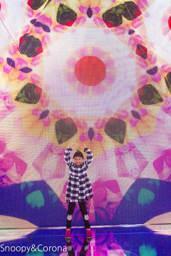 【台北活動】新光三越信義新天地17米高聖誕樹|萬花筒耶誕樹~會飄雪的聖誕樹、唯美幻境微森林,信義區約會必拍