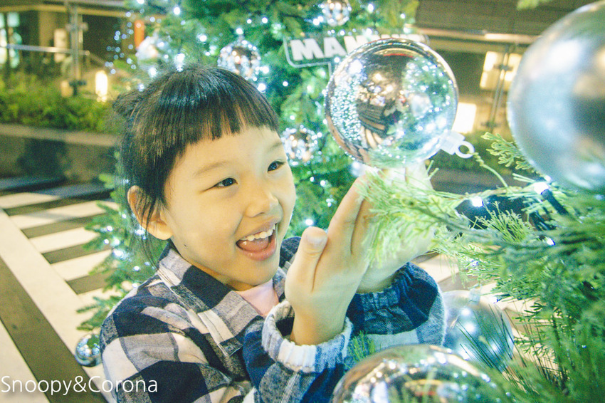 【台北活動】新光三越信義新天地17米高聖誕樹|萬花筒耶誕樹~會飄雪的聖誕樹、唯美幻境微森林,信義區約會必拍