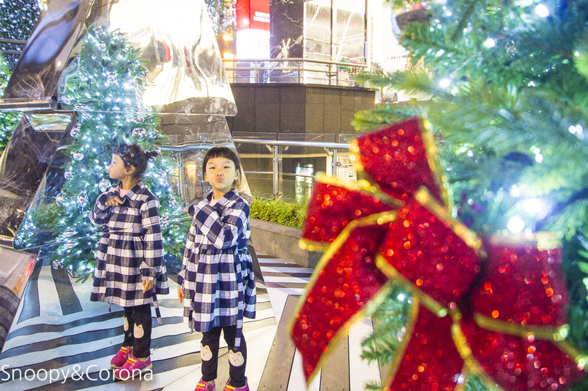 【台北活動】新光三越信義新天地17米高聖誕樹|萬花筒耶誕樹~會飄雪的聖誕樹、唯美幻境微森林,信義區約會必拍