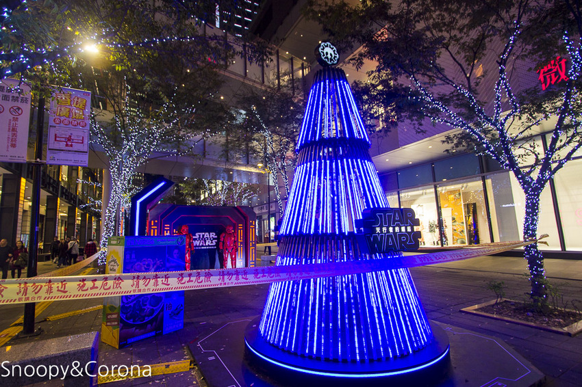 【台北活動】新光三越信義新天地17米高聖誕樹|萬花筒耶誕樹~會飄雪的聖誕樹、唯美幻境微森林,信義區約會必拍
