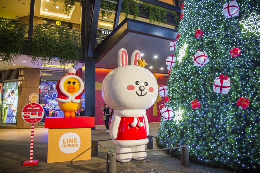 【台北活動】耶誕必拍超萌景點／2018新光三越信義新天地歡樂耶誕～17米高會飄雪耶誕禮物樹，還有萌萌的LINE FRIEND主題人物