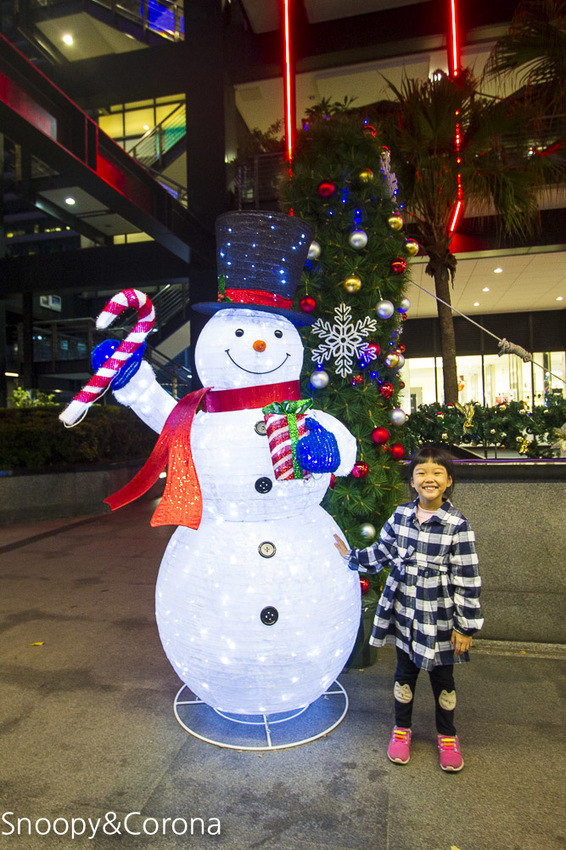 【台北活動】新光三越信義新天地17米高聖誕樹|萬花筒耶誕樹~會飄雪的聖誕樹、唯美幻境微森林,信義區約會必拍