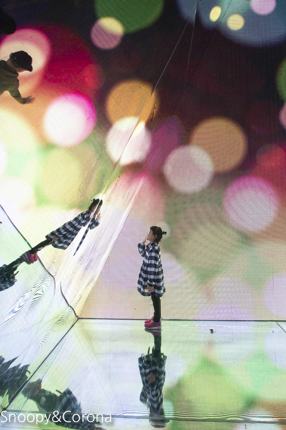 【台北活動】新光三越信義新天地17米高聖誕樹|萬花筒耶誕樹~會飄雪的聖誕樹、唯美幻境微森林,信義區約會必拍