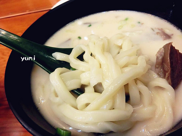 若柳一筋：【台中食記】隱藏台中巷弄美食!？網路高評價~~純乳白湯頭配上手打烏龍麵@若柳一筋