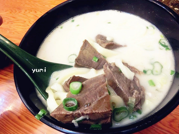 若柳一筋：【台中食記】隱藏台中巷弄美食!？網路高評價~~純乳白湯頭配上手打烏龍麵@若柳一筋