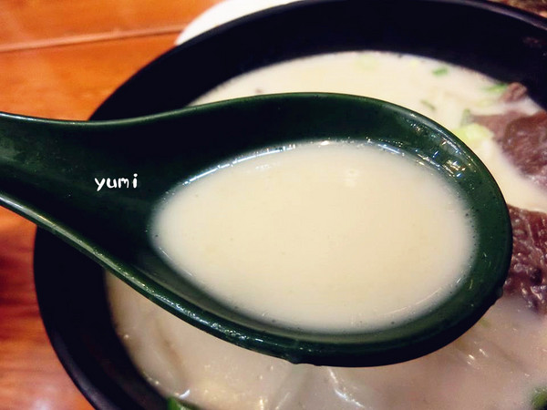 若柳一筋：【台中食記】隱藏台中巷弄美食!？網路高評價~~純乳白湯頭配上手打烏龍麵@若柳一筋