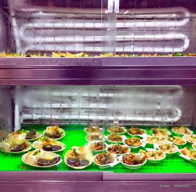 「艋舺夜市豐原清水排骨麵」(Pork Spare Ribs noodle) at Banka night market, Taipei, Taiwan, SJKen, Apr 2, 2021.