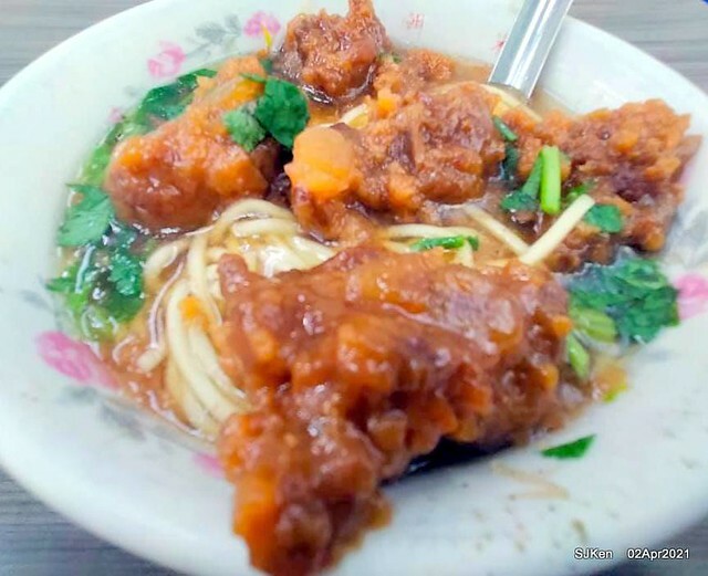 「艋舺夜市豐原清水排骨麵」(Pork Spare Ribs noodle) at Banka night market, Taipei, Taiwan, SJKen, Apr 2, 2021.
