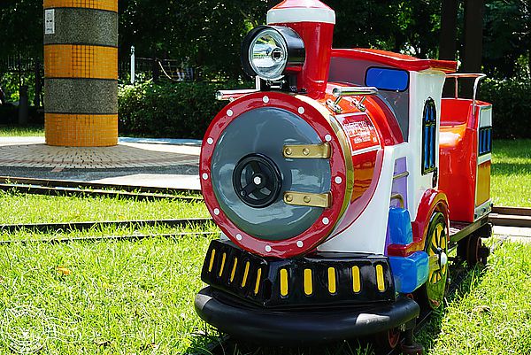 就是愛荔枝樂園(Alice’s Garden)：※ 就是愛荔枝樂園(環境篇) ※【星羽愛玩樂-彰化】小朋友的童話天堂，大草原遊樂設施玩水趣，很適合開心遛小孩~