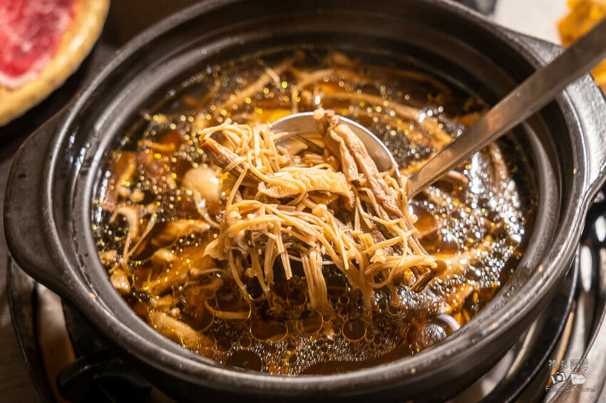 台中新社花海美食!米其林必比登餐廳「菇神」,人氣鍋物 香菇料理必吃。