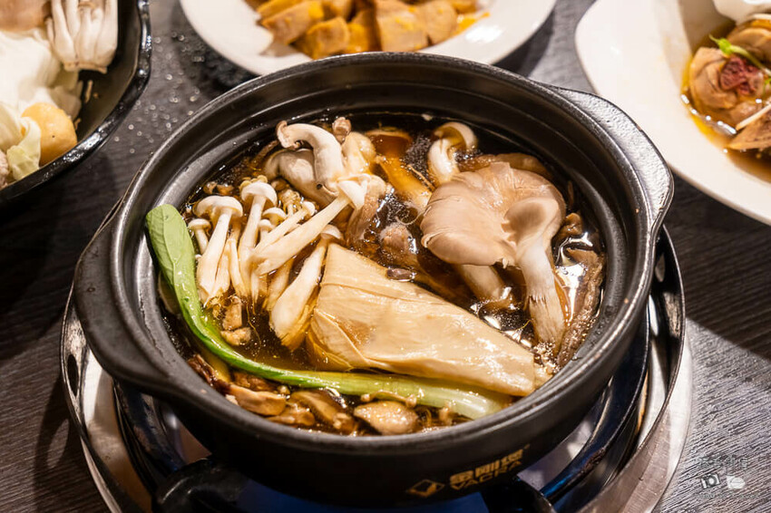台中新社花海美食!米其林必比登餐廳「菇神」,人氣鍋物 香菇料理必吃。