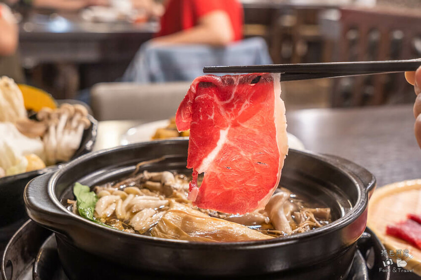 台中新社花海美食!米其林必比登餐廳「菇神」,人氣鍋物 香菇料理必吃。