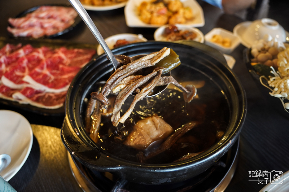 18菇神火鍋台中新社必比登米其林剝皮辣椒鹿茸菇火鍋.jpg