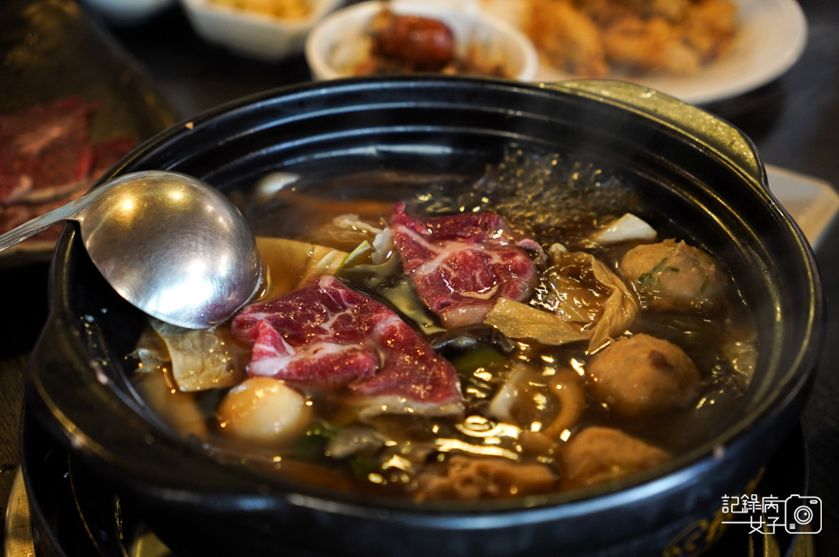 40菇神火鍋台中新社鹿茸菇花菇剝皮辣椒必比登米其林.jpg