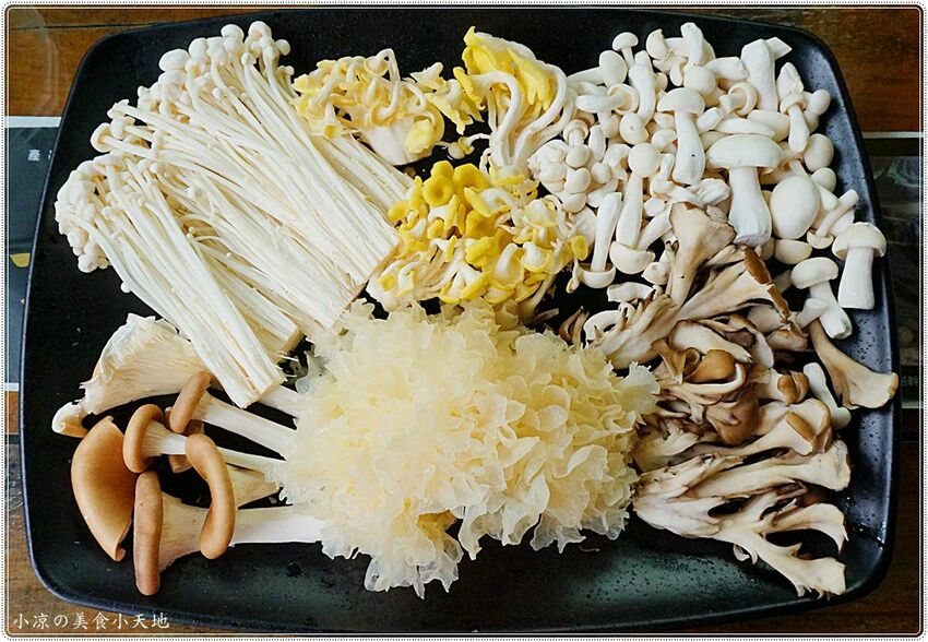 新社菇神觀景複合式餐飲║新社必吃美食，獨創半野生原木冬菇土雞鍋，湯鮮溢清香，還有新品酸筍土雞鍋也大推!