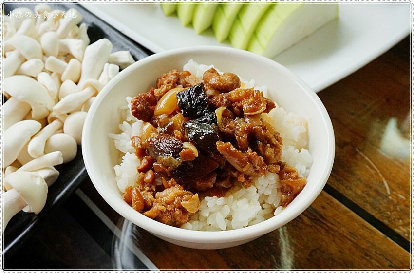 新社菇神觀景複合式餐飲║新社必吃美食，獨創半野生原木冬菇土雞鍋，湯鮮溢清香，還有新品酸筍土雞鍋也大推!