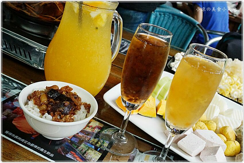 新社菇神觀景複合式餐飲║新社必吃美食，獨創半野生原木冬菇土雞鍋，湯鮮溢清香，還有新品酸筍土雞鍋也大推!