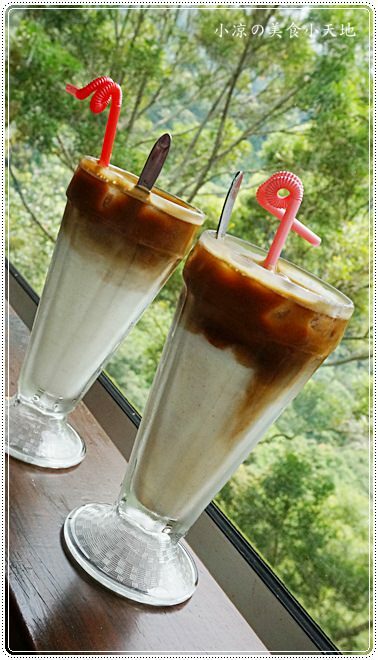 新社菇神觀景複合式餐飲║新社必吃美食，獨創半野生原木冬菇土雞鍋，湯鮮溢清香，還有新品酸筍土雞鍋也大推!