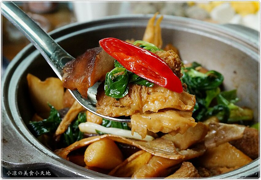 新社菇神觀景複合式餐飲║新社必吃美食，獨創半野生原木冬菇土雞鍋，湯鮮溢清香，還有新品酸筍土雞鍋也大推!