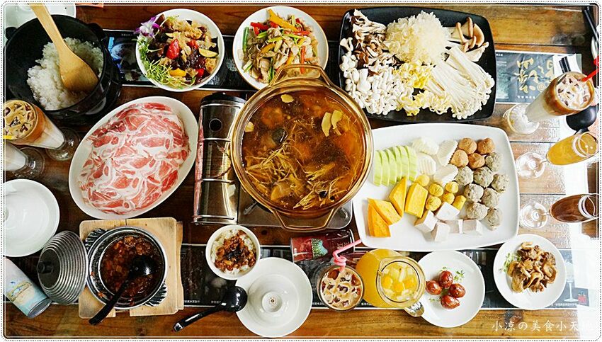 新社菇神觀景複合式餐飲║新社必吃美食，獨創半野生原木冬菇土雞鍋，湯鮮溢清香，還有新品酸筍土雞鍋也大推!