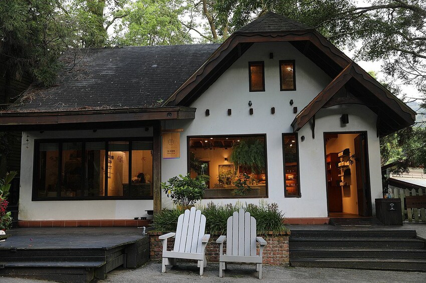 台中市新社區台中新社一日遊！漫遊台中後花園 連續三年榮獲必比登推薦菇神火鍋吃美食＆探索薰衣草森林香氣