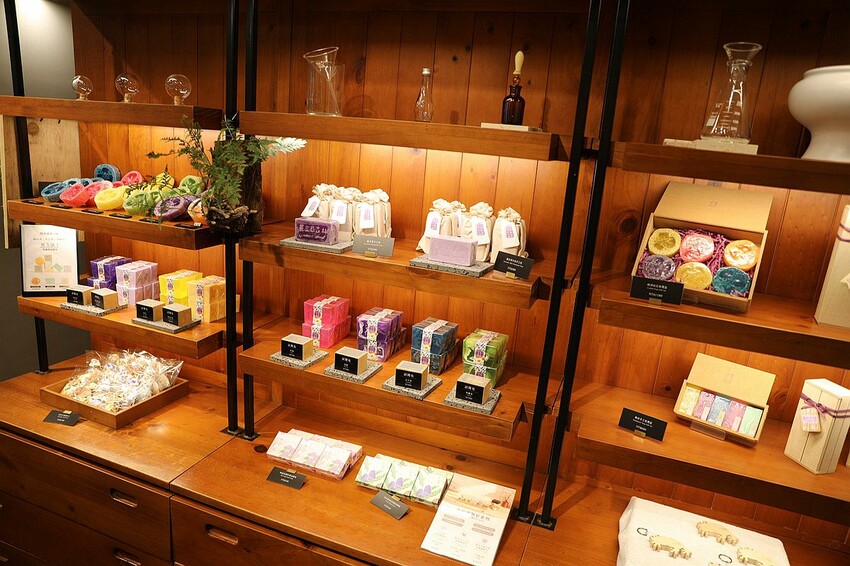 台中市新社區台中新社一日遊！漫遊台中後花園 連續三年榮獲必比登推薦菇神火鍋吃美食＆探索薰衣草森林香氣