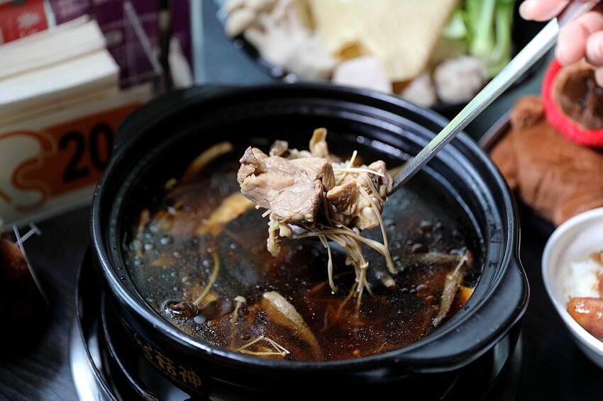 台中市新社區台中新社一日遊！漫遊台中後花園 連續三年榮獲必比登推薦菇神火鍋吃美食＆探索薰衣草森林香氣