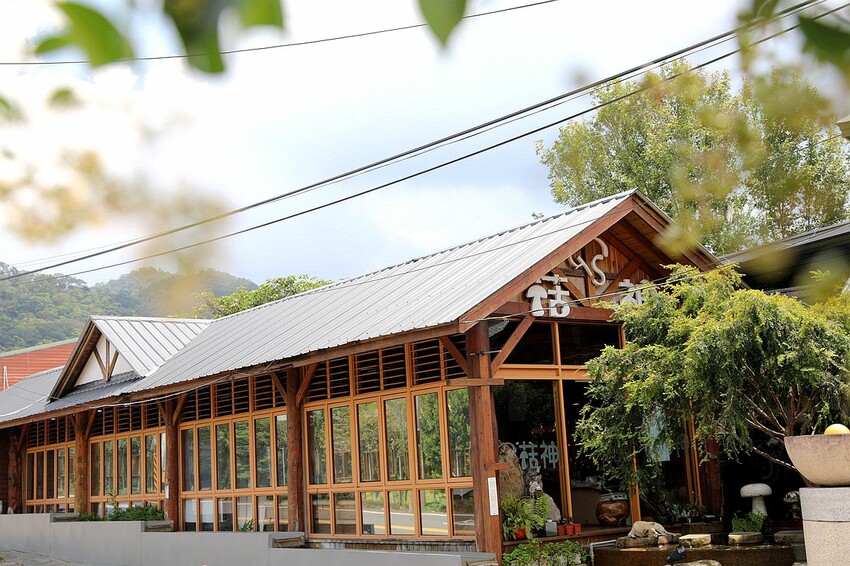 台中市新社區台中新社一日遊！漫遊台中後花園 連續三年榮獲必比登推薦菇神火鍋吃美食＆探索薰衣草森林香氣