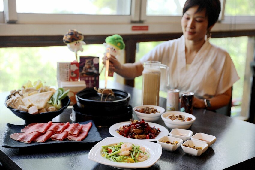 台中市新社區台中新社一日遊！漫遊台中後花園 連續三年榮獲必比登推薦菇神火鍋吃美食＆探索薰衣草森林香氣