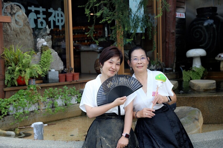 台中市新社區台中新社一日遊！漫遊台中後花園 連續三年榮獲必比登推薦菇神火鍋吃美食＆探索薰衣草森林香氣