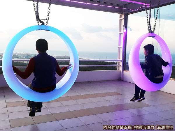 海灣星空09-2樓發光的月牙鞦韆.jpg