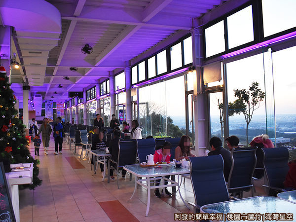 海灣星空19-傍晚室內用餐區亮起浪漫的燈光.JPG