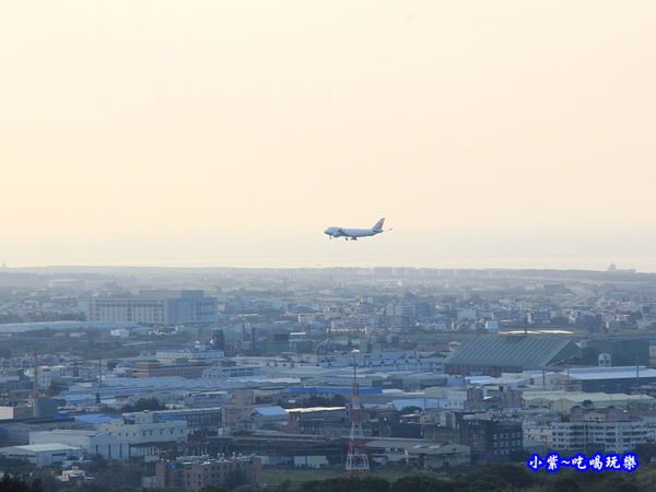 近距離看飛機-海灣星空景觀咖啡館  (1).jpg