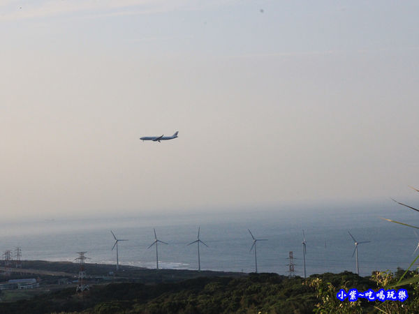 近距離看飛機-海灣星空景觀咖啡館  (5).jpg