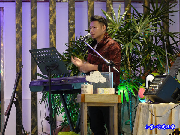 假日晚上歌手駐唱-海灣星空景觀咖啡館 (1).jpg