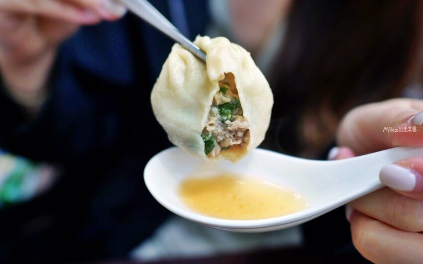 ▲新北三芝在地美食推薦：老地方小籠湯包，爆餡多汁鮮肉湯包三芝人必吃 /mika 提供、WalkerLand窩客島整理