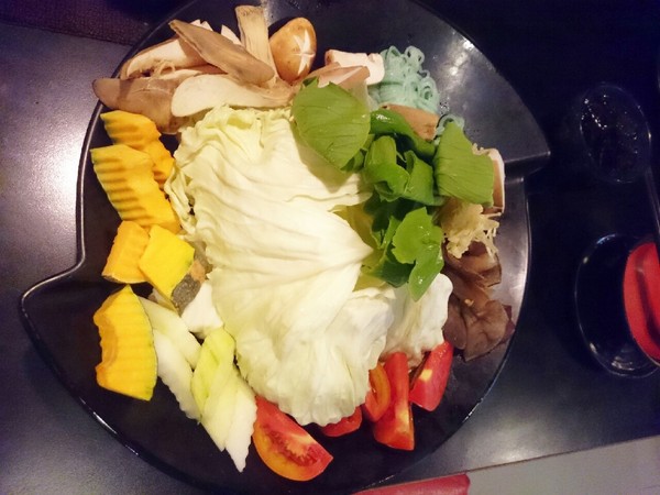 J-BAR 麻辣鍋＆串燒吃到飽：<東區>J-BAR麻辣鍋＆串燒 483吃到飽