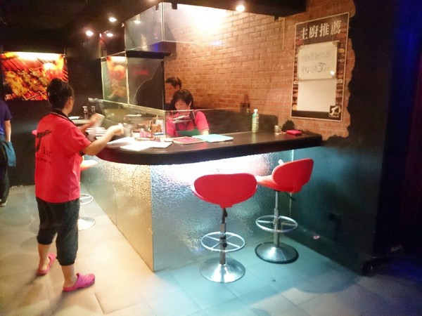 J-BAR 麻辣鍋＆串燒吃到飽：<東區>J-BAR麻辣鍋＆串燒 483吃到飽